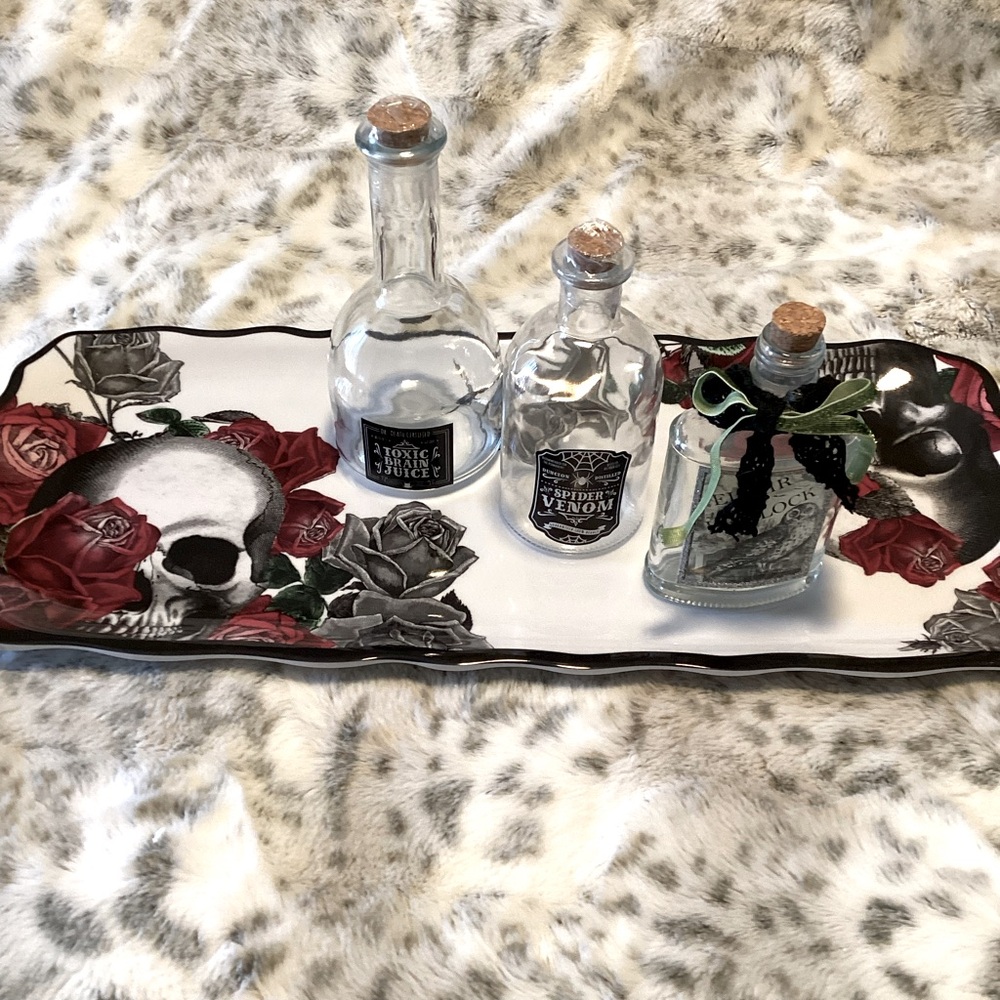 Skulls and Roses Tray - Picture 3 of 5